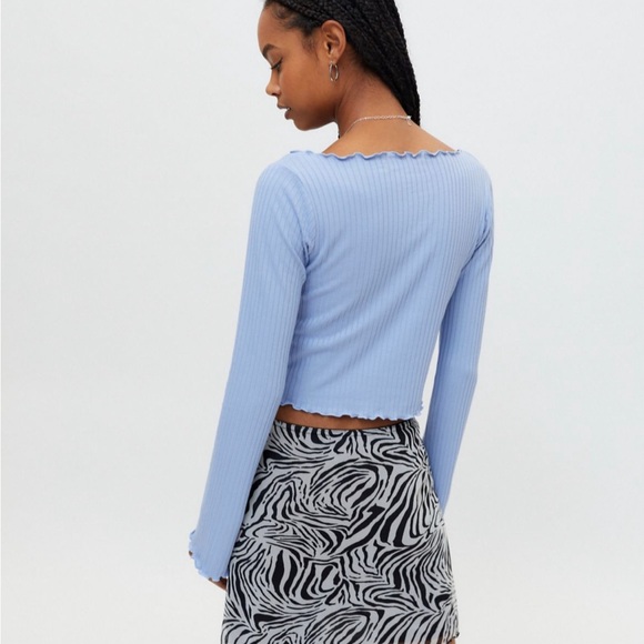 Like New Tie Front Blouse - Picture 6 of 8